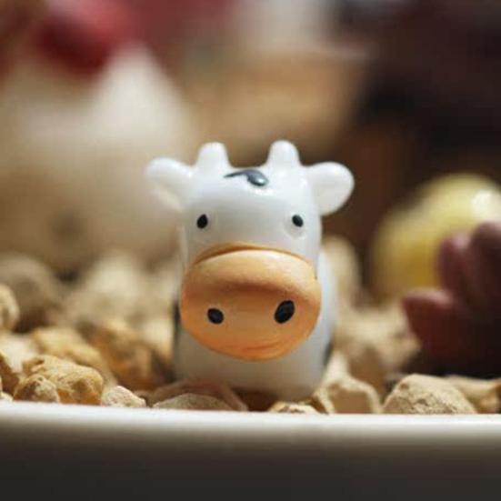 40 шт., миниатюрные фигурки коровы из смолы, яркий внешний вид, мини-статуи коровы, милые садовые украшения в виде коровы, модель животных