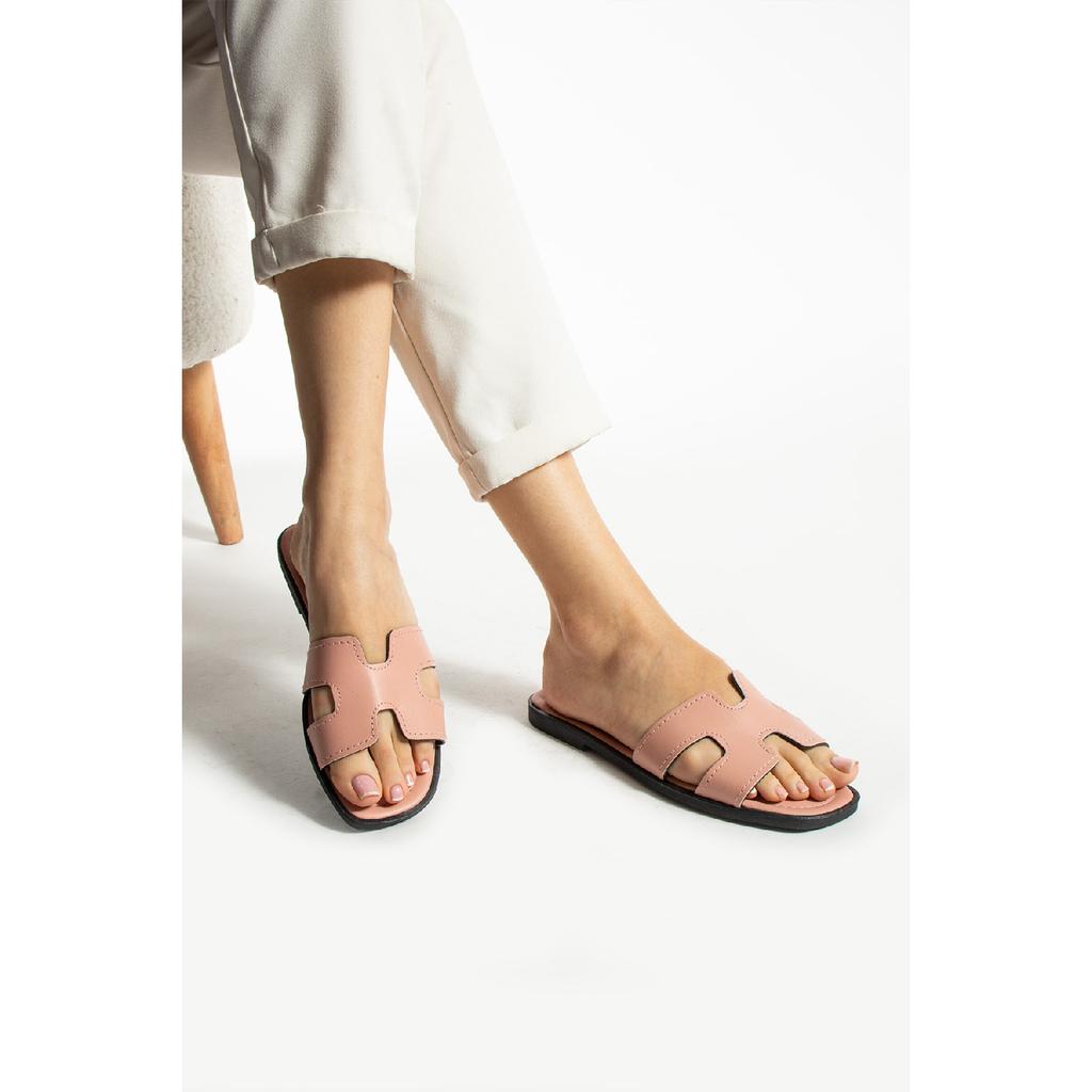 Желто-коричневые женские тапочки с открытой передней и боковой частью. Уличные и домашние тапочки.