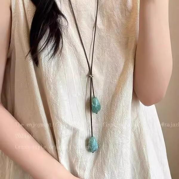 Retro Chinese Tassel Necklace: Unique Ethnic Style Women's High-End Clavicle Chain.