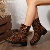 Женские замшевые леопардовые ботильоны зимние туфли на плоской подошве женская мода 2025 года новые ретро зимние мотоциклетные ботинки Mujer Botas