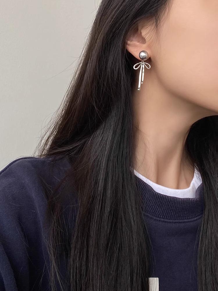 Серьги из серебра 925 пробы с серым жемчугом в виде бантиков для женщин