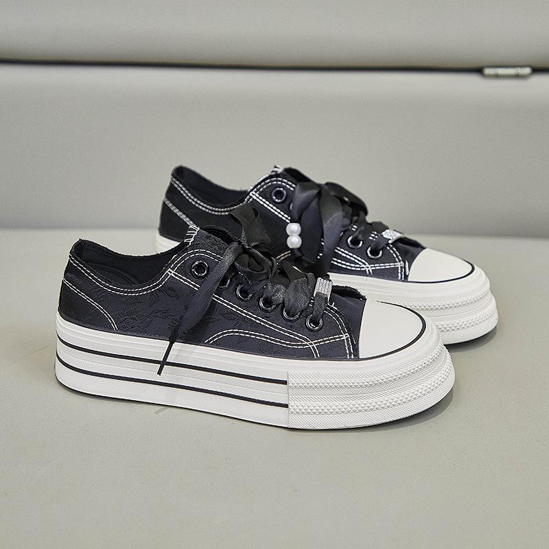 National Tide Style Embroidered Casual Board Shoes 2025 Spring New Round Head Good Match Breathable Soft Sole Fashion Women's Shoes Sports Shoes