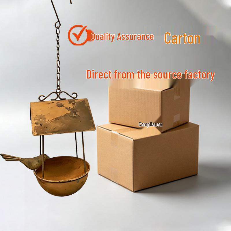 Уличная кованая кормушка для птиц с приманкой и декоративным элементом в виде поилки