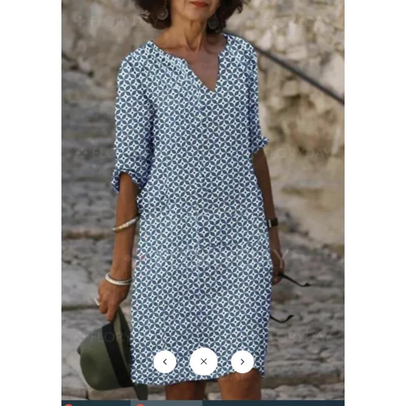 Женское платье с V-образным вырезом и принтом