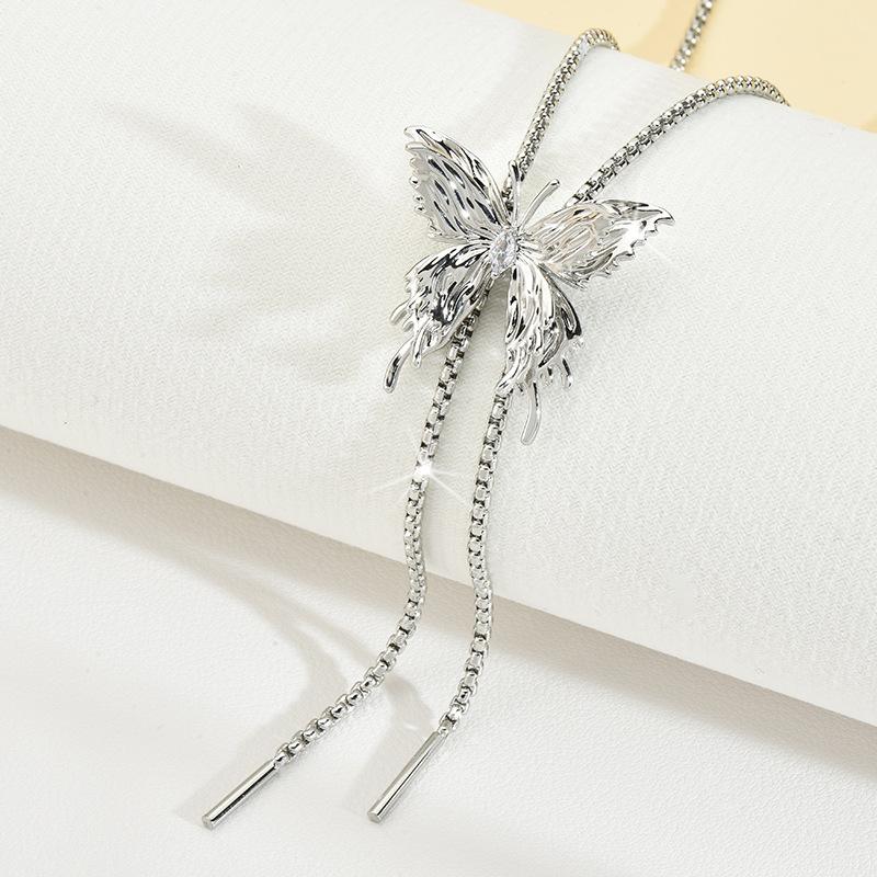 Liquefied Butterfly Pull-out Long Women's Sweet, Cool, High-end, Light Luxury Commuting Accessory Pendant Necklace