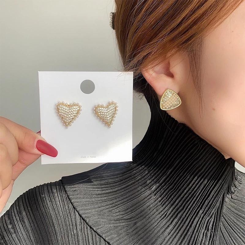 Серьги-подвески в форме сердца из серебра 925 пробы — модные, универсальные и в корейском стиле с акцентами из стразов