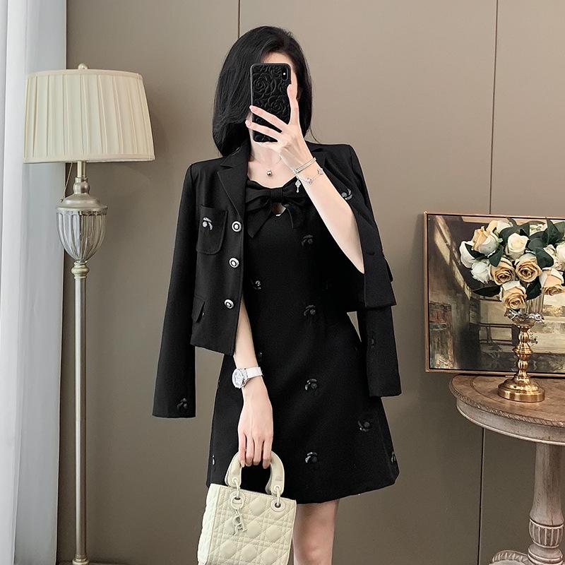 Элегантный осенний вышитый наряд: Платье-жилет с бантом и утягивающий комплект с курткой