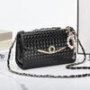 Модная женская плетеная сумка кроссбоди из лакированной кожи с цепочкой, 2025