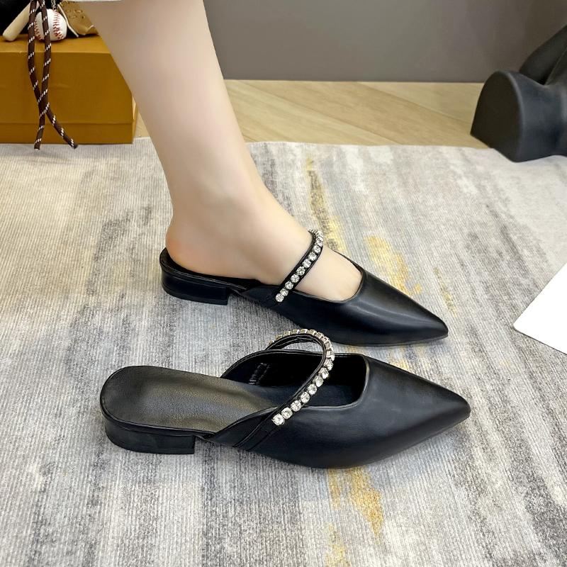 Fashion New Women's Designer Pointed Toe Mirror Silver Leather Slippers Women Crystal Band Shoes Outdoor Slides Low Heel Mules Sandals