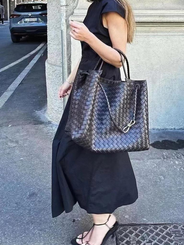 Leather Hand Woven Bag Metal Drawstring Buckle Niche Single Shoulder Handbag Crossbody Bag Vintage Style Unisex Tote Bag