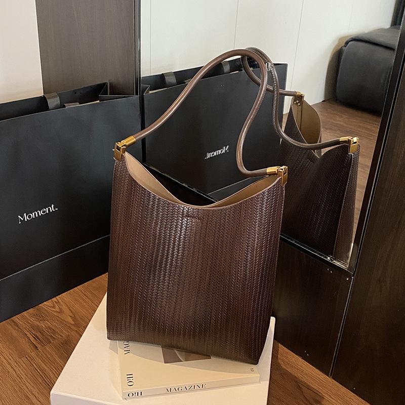 Ретро сумка женская большой вместимости новая осенне-зимняя универсальная повседневная на плечо подмышку сумка-тоут для通勤