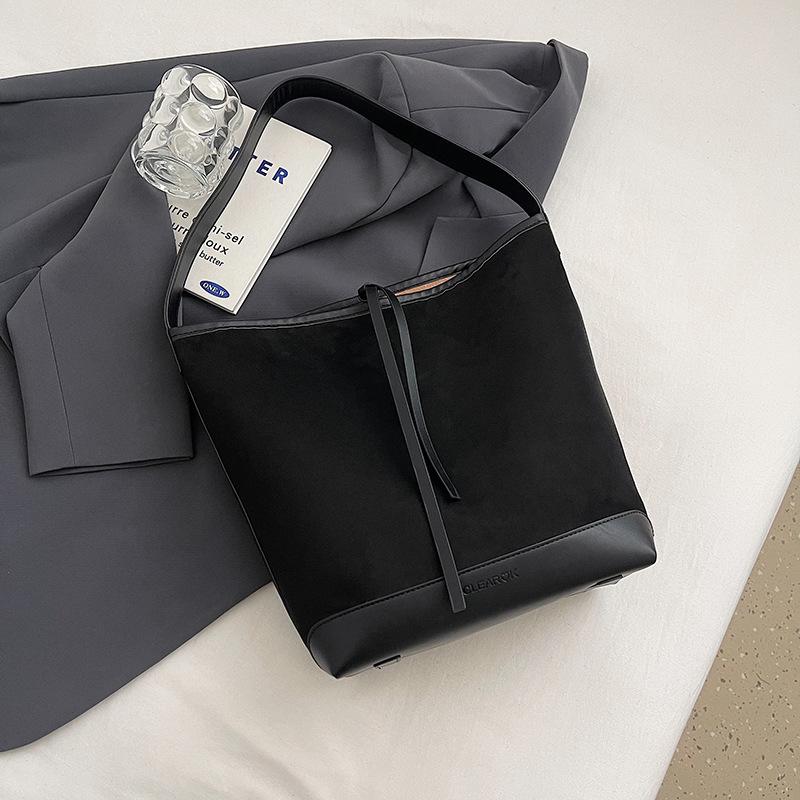 Новая модная сумка-тоут, сумка-ведро, повседневная, осень-зима 2025,通勤ная на плечо, большой вместимости, замшевая сумка женская