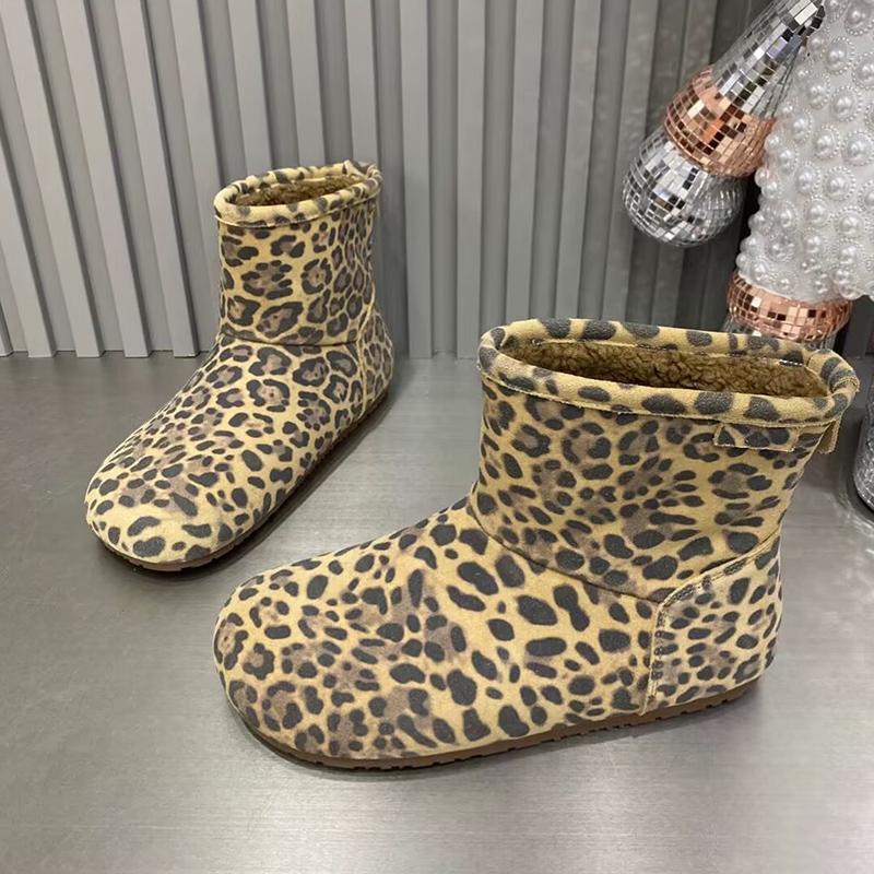 Женские зимние ботильоны на плоской подошве из леопардовой замши с короткими плюшевыми зимними хлопковыми ботинками 2025 года, дизайнерские теплые повседневные удобные ботинки для женщин