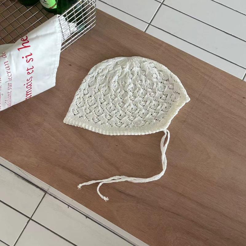 Корейские дизайнерские шапки-бини с ремешками для женщин, летние и осенние, тонкие, полые, дышащие, универсальные, милые, ретро вязаные шапки