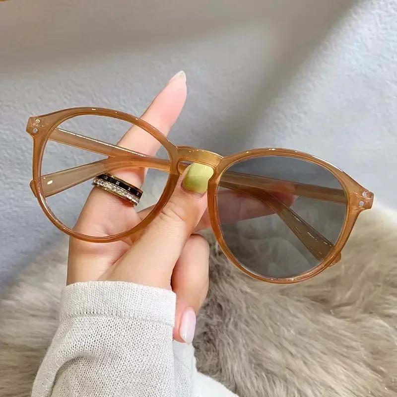 Round Pochromic Myopia Glasses Retro Color Changing Near Sight Glasses for Women Men Anti Blue Light UV Protection Eyeglasses