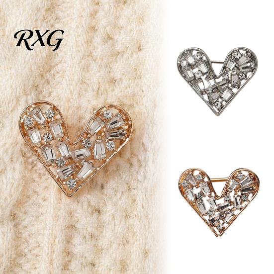 Love Brooch Brooch, with Shiny Rhinestone Decor, Strong Buckle Secure Fit Sturdy Elegant Pin Alloy Classic Heart Shape Versatile Clasp Pin, for Coats