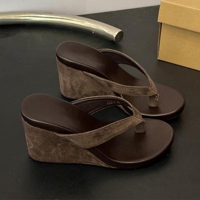 Модные танкетки женские шлепанцы на высоком каблуке с перемычкой для пальца модная обувь дизайнерские женские сандалии лето 2025 шлепанцы новая сандалии для женщин