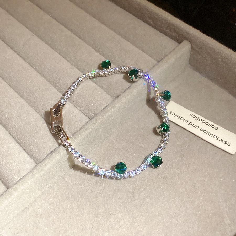 2026 New Shiny Zircon Bracelets for Women Round Minimalist Clasp Bangle Luxurious Exquisite Daily Wear Party Jewelry Accessories