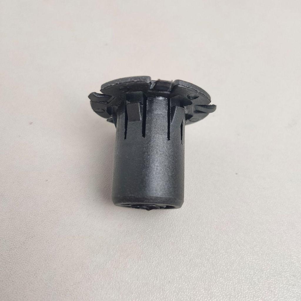 Крепления радиатора и заглушки охладителя для BMW F70 (Часть 17117575392)