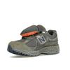 New Balance 2002R Pouch - Кроссовки унисекс Castle Grey Natural-Indigo M2002RVA