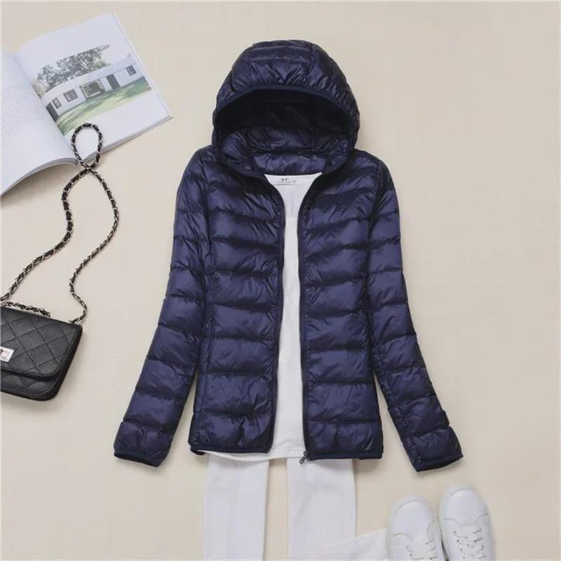 Женская легкая хлопковая куртка-пуховик с капюшоном — облегающий крой, большой размер, короткий стиль на осень и зиму 2022 г.