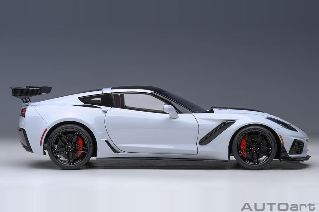 AUTOart Chevrolet Corvette ZR1 Gray Metallic Finished Product 1/18 (C7)