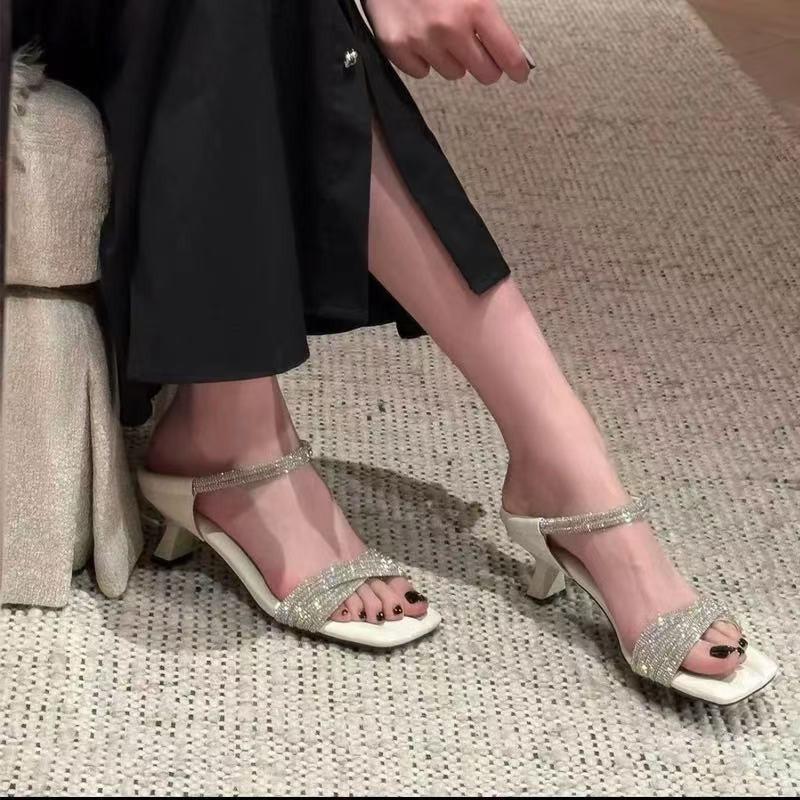 Слово из стразов с крутыми шлепанцами женская летняя одежда красивые высокие каблуки шпильки высокие каблуки крутые шлепанцы