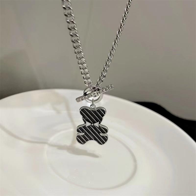Милое, милое и крутое ожерелье с черным медведем, женская цепочка на ключицу, новая легкая роскошная цепочка для нишевого свитера