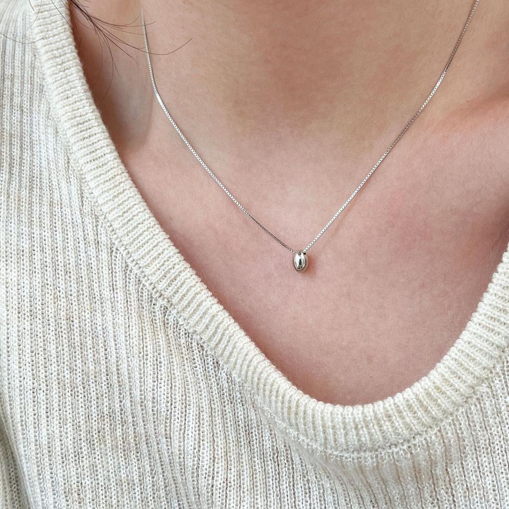 Simple and Exquisite Temperament, Small Silver Bean Collarbone Chain Necklace, Women's Light Luxury, Niche Design, New Style