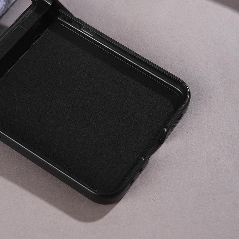 Магнитный чехол Samsung Z Flip7/6/5 с тканевой текстурой и защитой экрана