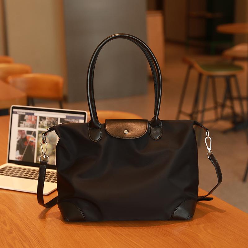 Simple Casual Women's Dumpling Handbag: High-End, Large Capacity, Crossbody & Commute Bag