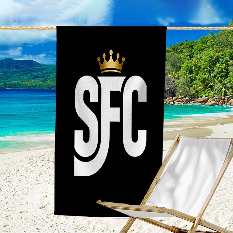 Пляжное полотенце с узором логотипа Santos SFC - мягкое, впитывающее, можно стирать в машине. Легкое и современное, для плавания, незаменимое в путешествии