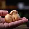 Деревянная резьба Фигурка овцы по знаку зодиака Резьба по массиву дерева Животные ремесла Милый ягненок Настольное украшение для декора дома Подарки на день рождения