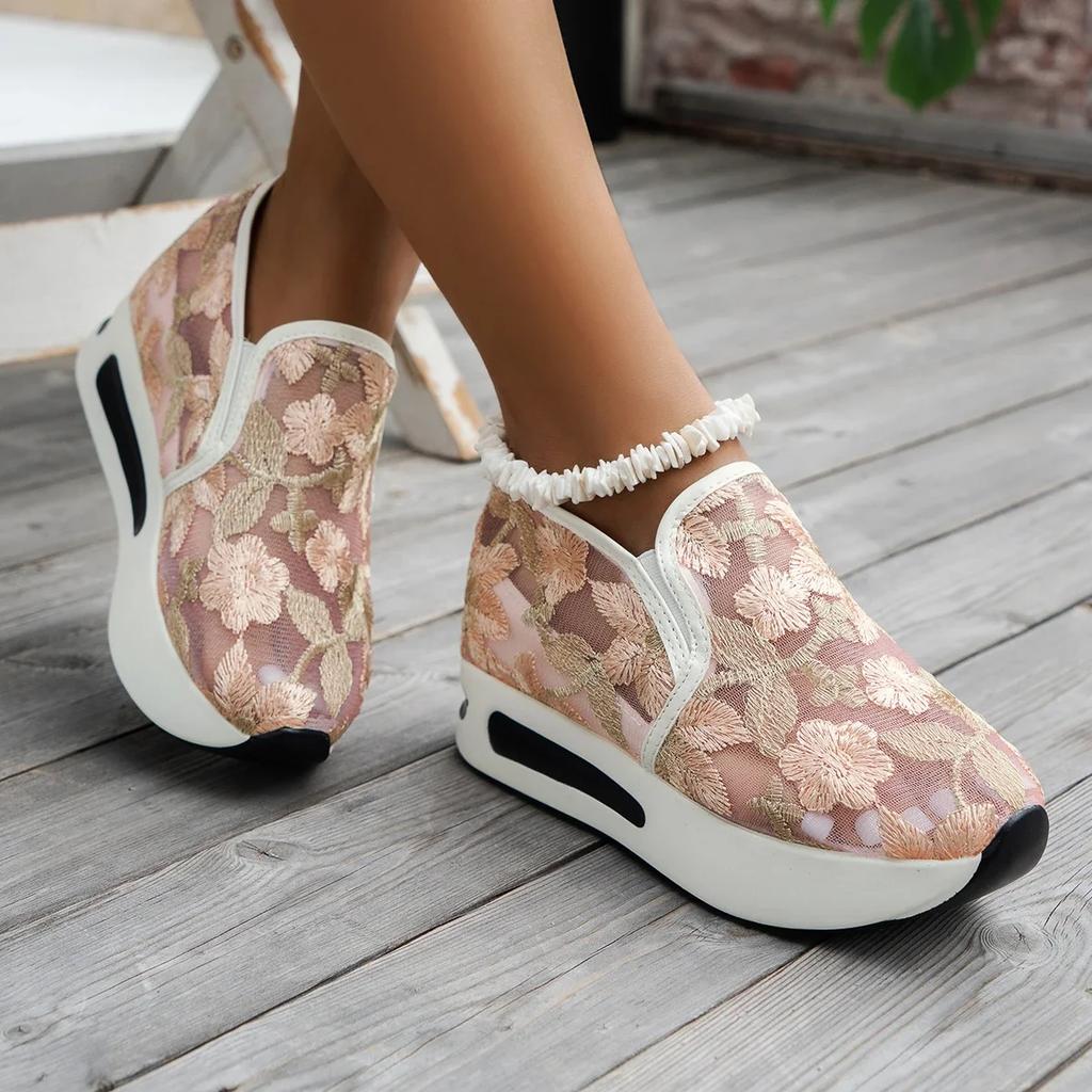 Fashion Women Sneaker 2024 New Spring Autumn Breath Lace Mesh Flower Round Head Thick Sole Comfortable Casual Sneakers Designer Shoes