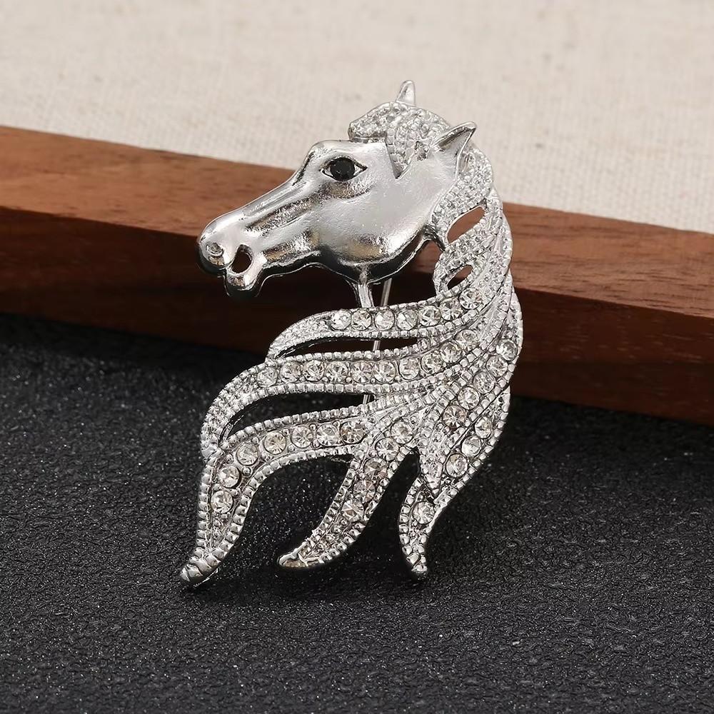 Elegant Vintage Horse Brooch Luxury New Year Lapel Pin Decor Retro Animal Brooch  Formal Events