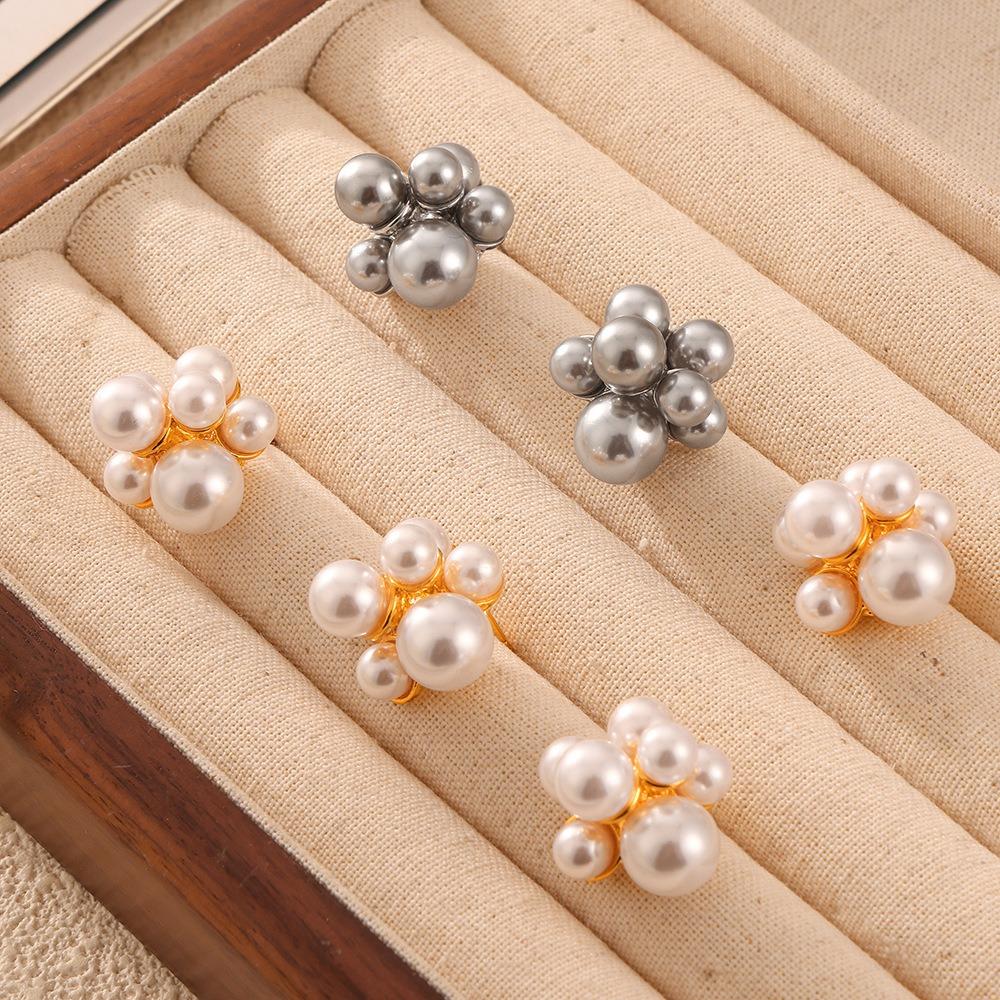 Gentle Temperament Flower Cluster Size Bead Ball Stud Earrings Female Korean Version Light Luxury Retro Fashion Personalized Titanium Steel Earrings