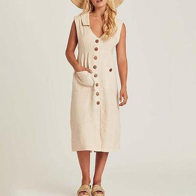 Это платье с V-образным вырезом, застежкой на один ряд пуговиц, большим дизайном карманов и несколькими цветами