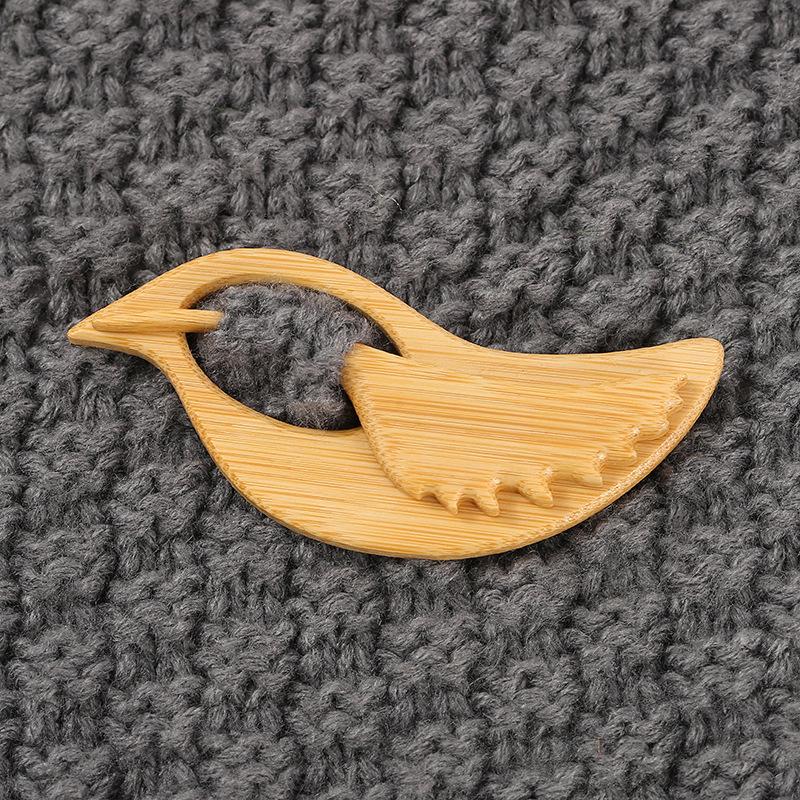 Brooch Pin with Woodenanimal Pattern