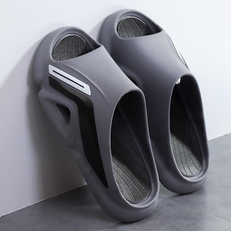 Летние мужские тапочки. Летняя обувь для отдыха. Мужская пляжная обувь. Удобная мужская обувь. Уличные мужские тапочки. Модные шлепанцы.