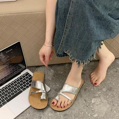 2024 Сандалии без застежек Женские повседневные тапочки из искусственной кожи с ремешком Летние сандалии на плоской подошве 2024 Платье Шлепанцы Пляжная обувь Женские шлепанцы