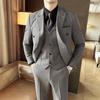 Мужской полосатый двубортный приталенный костюм в стиле business casual