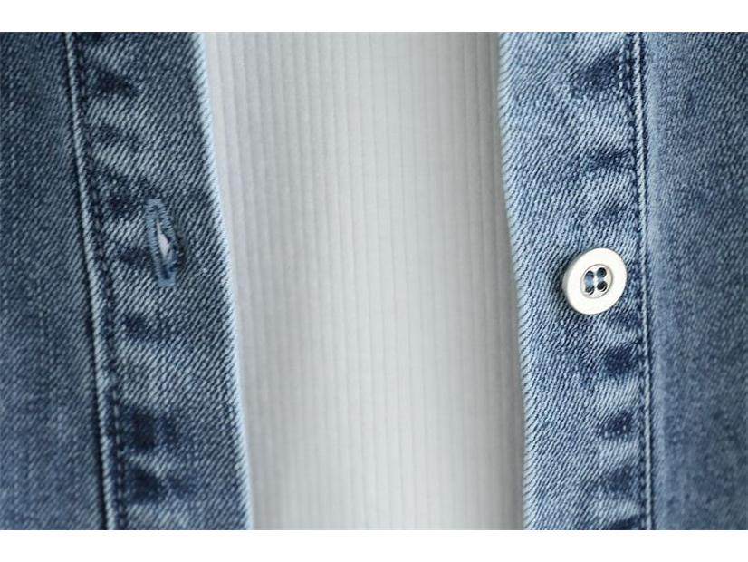 Женская джинсовая рубашка в стиле ретро 2025: Универсальный, Приталенный, С длинным рукавом, Идеально подходит для многослойности весной и осенью.