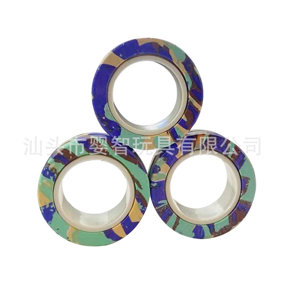 Браслет-кольцо на магните цвета хаки с граффити и спиннер для пальца