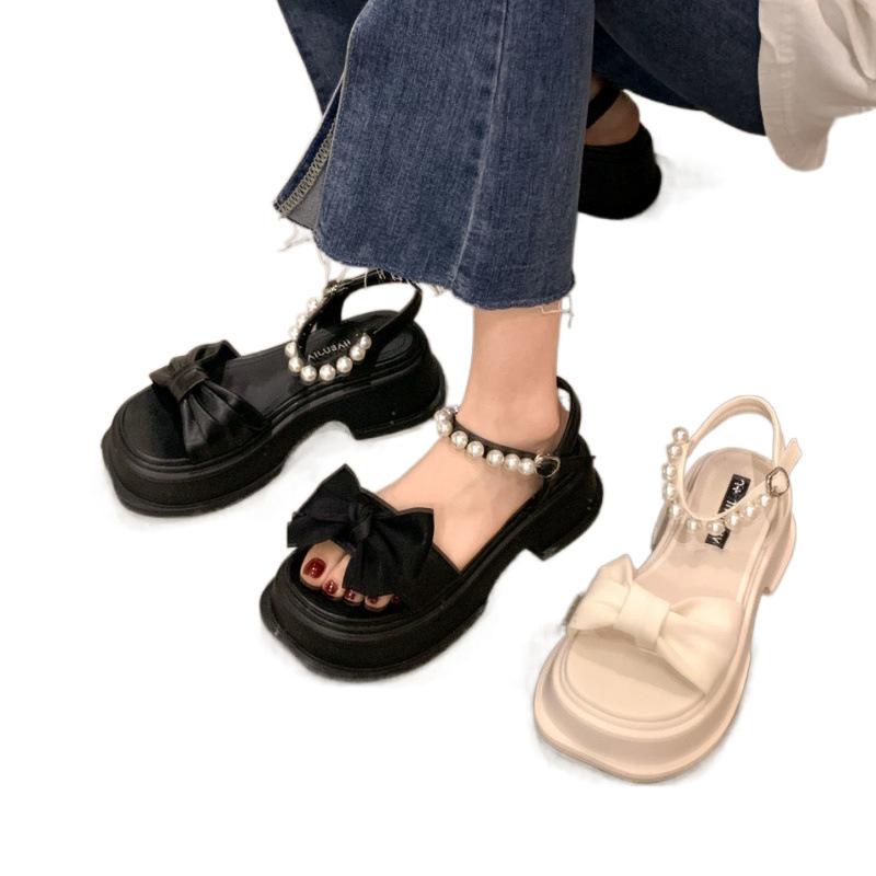 Сандалии 2025 года, женские, новые, летние, с бантом, жемчужные, на толстом каблуке, нескользящие, модные, универсальные, сказочные, в стиле «ветер», пляжные туфли