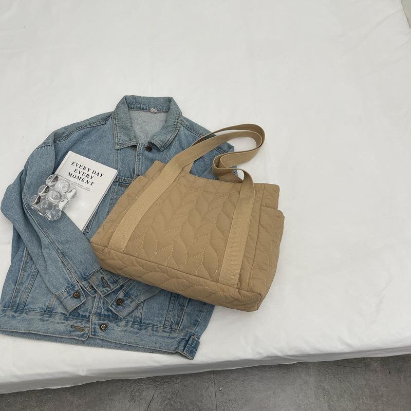 Однотонная вместительная сумка женская 2024 новый тренд ромбовидная пуховая сумка-тоут повседневная иностранная сумка-мессенджер