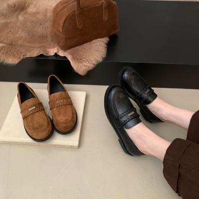 Корейские маленькие кожаные туфли женские 2025 осень новые круглый носок толстый каблук корейская версия плетеные маленькие застежки одинарные туфли