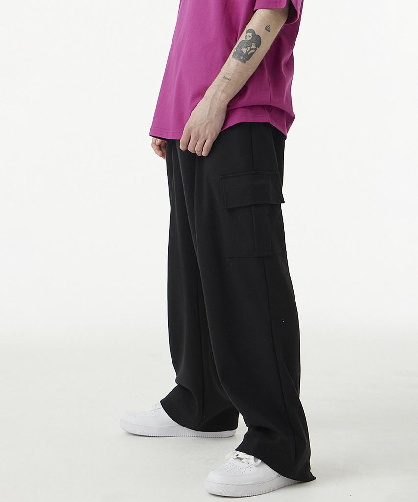 URBANAGE Single-Pleat Wide Cargo Sweatpants_Black