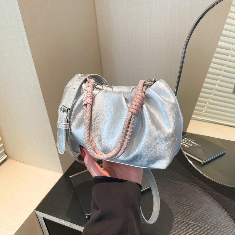 2025 new pleated handbag bag women's high-end sense niche versatile messenger cloud bag texture fashion shoulder bag