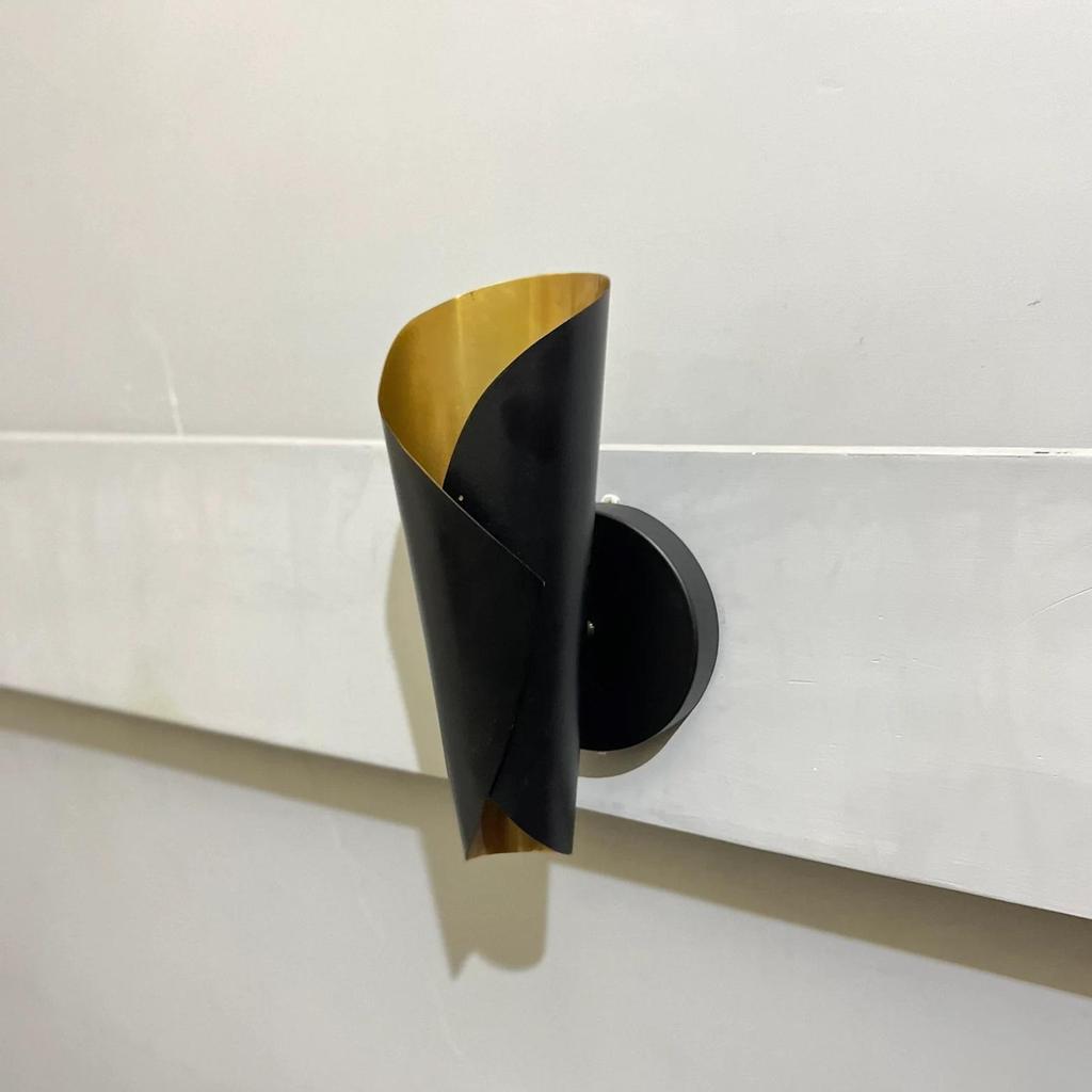 Single Shade Wall Sconce Dual Finish Minimalist Design Beautifully Hand Curved Raw Brass & Matt Black Wall Light Vintage Design