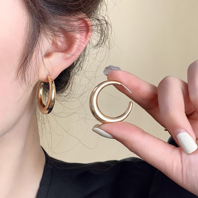 Серьги-иглы в стиле хип-хоп из серебра 925 пробы в форме буквы C — стильный минималистичный дизайн в разных размерах (Большие и Маленькие) - Модель 6383